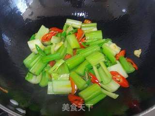 西芹炒豆皮的做法步骤：5