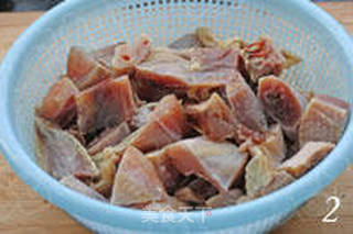 腊仔鸡烧干豆角的做法步骤:2
