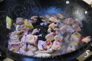 腊仔鸡烧干豆角的做法步骤:5