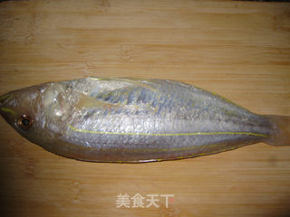 清蒸黄花鱼的做法步骤：1