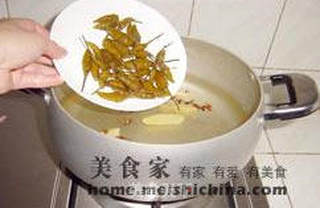 泡椒鸭掌(附让鸭掌白嫩的小窍门)的做法步骤:7