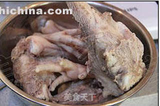 美容又补钙,冬日暖身---大骨萝卜浓汤的做法步骤:4