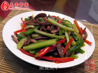椒丝香芹炒猪腰的做法步骤:7
