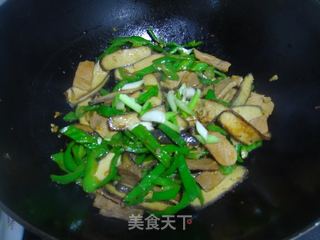 茶香豆干炒肉的做法步骤：8