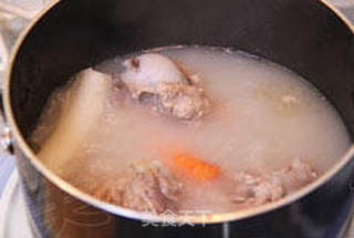 宝宝餐系列:万能骨头汤,附胡萝卜泥的做法步骤:5