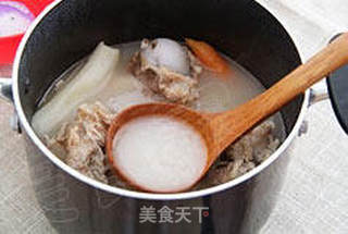 宝宝餐系列:万能骨头汤,附胡萝卜泥的做法步骤:6