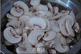 焗烤蘑菇海鲜饭的做法步骤：2