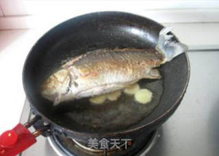 鲫鱼豆腐汤—有宝宝必做的做法步骤:3