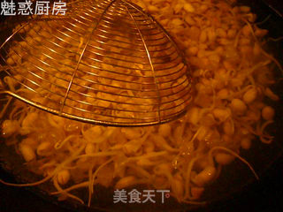麻辣黄豆芽的做法步骤：1