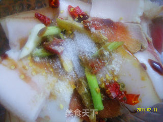 香死人不偿命,最让人胃口大开&香而不腻的五花肉吃法——【香煎椒盐辣五花】的做法步骤:2