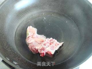 鳄鱼肉炖虫草花的做法步骤:2