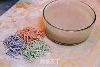 宝宝餐系列(5)三色骨汤面--附赠奶酪鸡肉丸的做法步骤:4