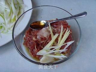 葱爆羊肉的做法步骤:3