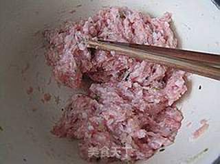 韭菜肉馅春卷的做法步骤：3