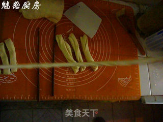 自制健康鲜奶麻花的做法步骤：11
