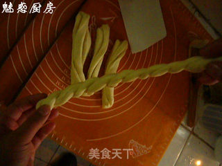 自制健康鲜奶麻花的做法步骤：12