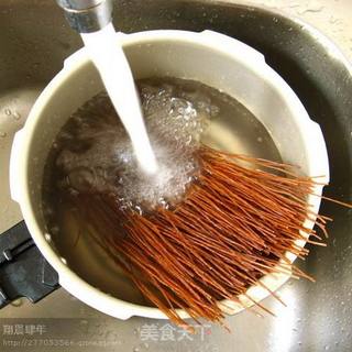 奥特曼冷面的做法步骤:4