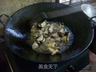 家常菜肴@@蒜苗炒烧肉的做法步骤：2