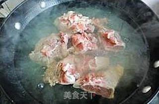 家常汤羹---萝卜海带大骨汤的做法步骤:3