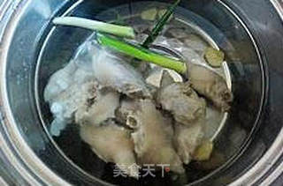 冬天的给力佳肴--南乳猪蹄的做法步骤:3