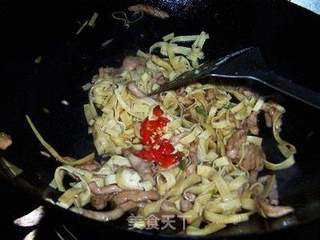 肉丝千张炒韭菜的做法步骤：9