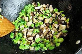 香菇炒蚕豆的做法步骤:8