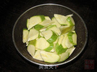 猪面肉炒西葫芦的做法步骤：2