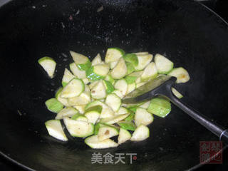 猪面肉炒西葫芦的做法步骤：5