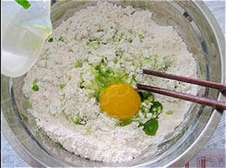 菠菜手擀面的做法步骤:4