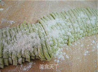 菠菜手擀面的做法步骤:12