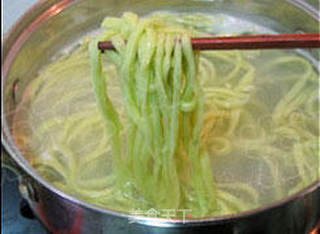 菠菜手擀面的做法步骤:16
