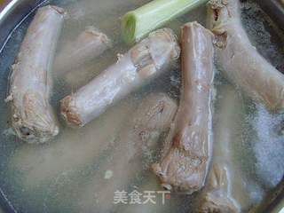 麻辣鸭脖的做法步骤:3