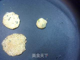 平底锅做小零食——香葱芝麻薄脆片的做法步骤:2