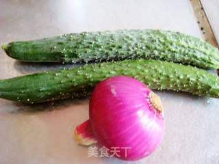 黄瓜洋葱炒鸡蛋的做法步骤：1