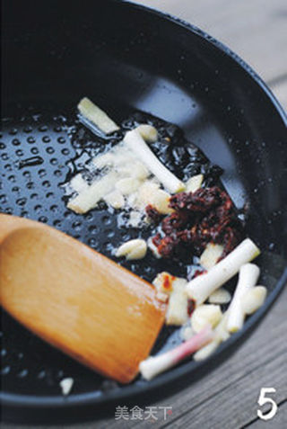 【豉香回锅肉】不吃肉的人也会爱上的一道菜的做法步骤：5