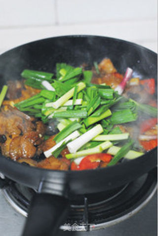 【豉香回锅肉】不吃肉的人也会爱上的一道菜的做法步骤：7