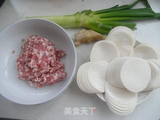 荠菜肉馅饺子的做法步骤：2