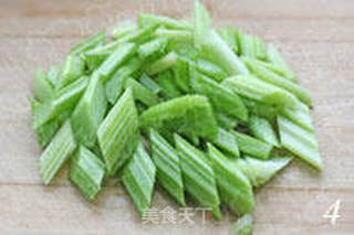 黄金海茸拌西芹的做法步骤:4