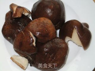 香菇红椒西葫芦的做法步骤：1