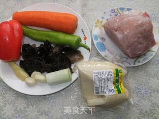 鱼香肉丝的做法步骤：1