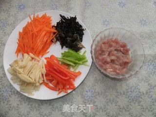 鱼香肉丝的做法步骤：2