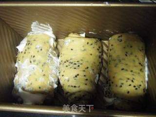 鲜奶油黑芝麻吐司的做法步骤:10