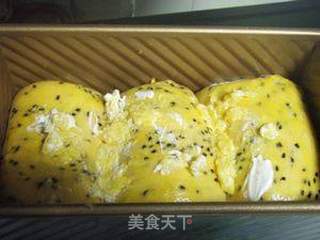鲜奶油黑芝麻吐司的做法步骤:11