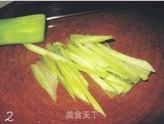 莴笋炒木耳的做法步骤:2