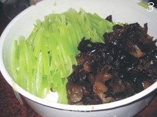 莴笋炒木耳的做法步骤:3