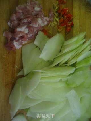 菜肉炒肉片的做法步骤:2