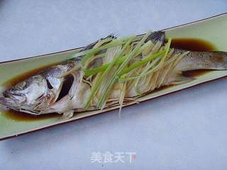 清蒸鲈鱼的做法步骤:8