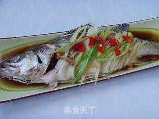清蒸鲈鱼的做法步骤:9