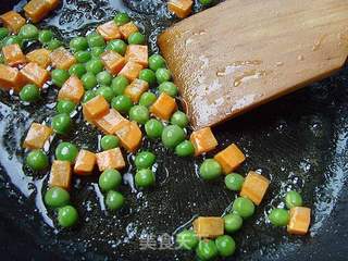 菠萝虾仁炒饭的做法步骤:4