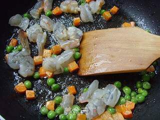 菠萝虾仁炒饭的做法步骤:5